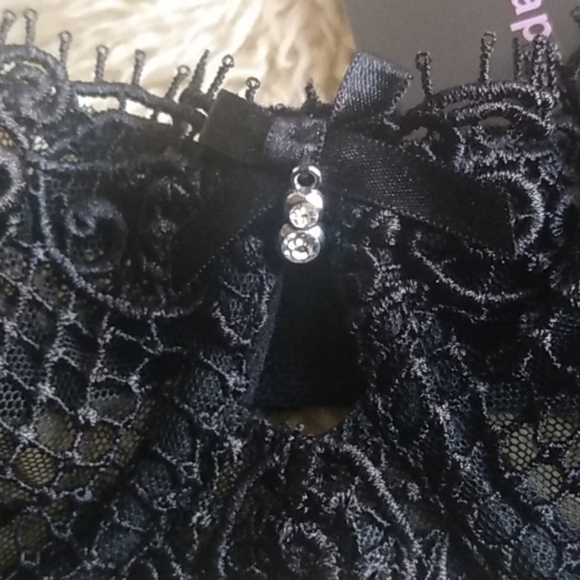 Guoeappa Lace Bra & Panties - Picture 6 of 8